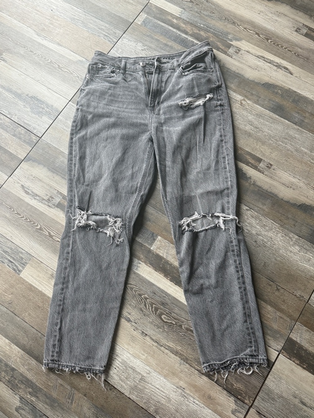 American Eagle Outfitters Gray Distressed Straight-Leg Jeans